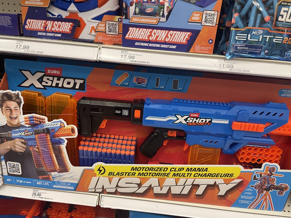 アメリカのおもちゃ売り場に並ぶ大型のトイガン